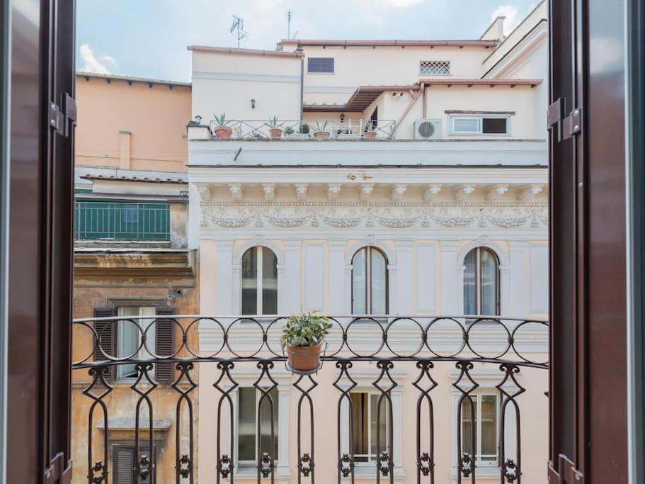 Trevi Fountain Luxury Apartment